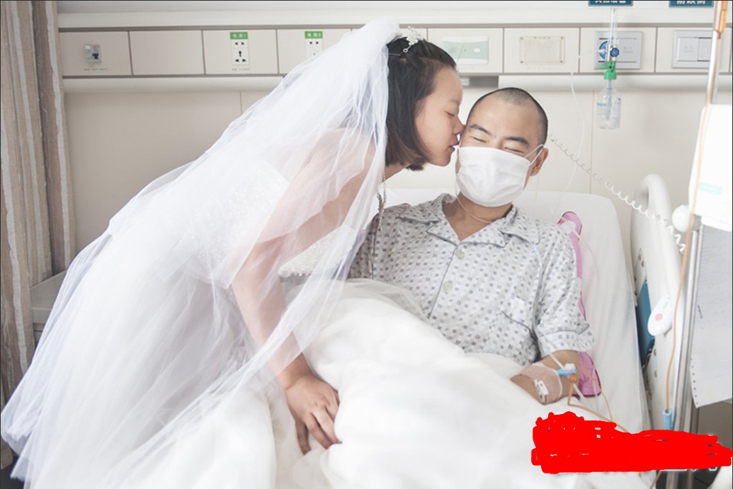 <em>湖南女</em>研究生花光学费救白血病男友 病房求婚